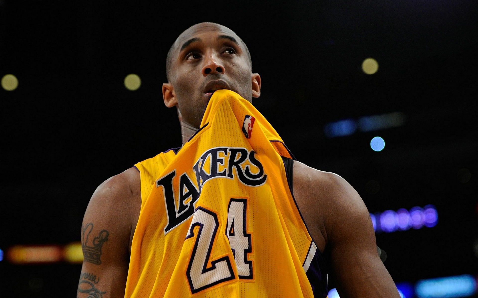 的表现令人 的表现令人